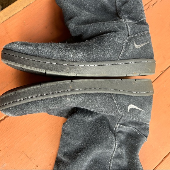 Nike suede slouch boots backside zipper, lined sensory motion system Sz 9 black - Picture 5 of 5